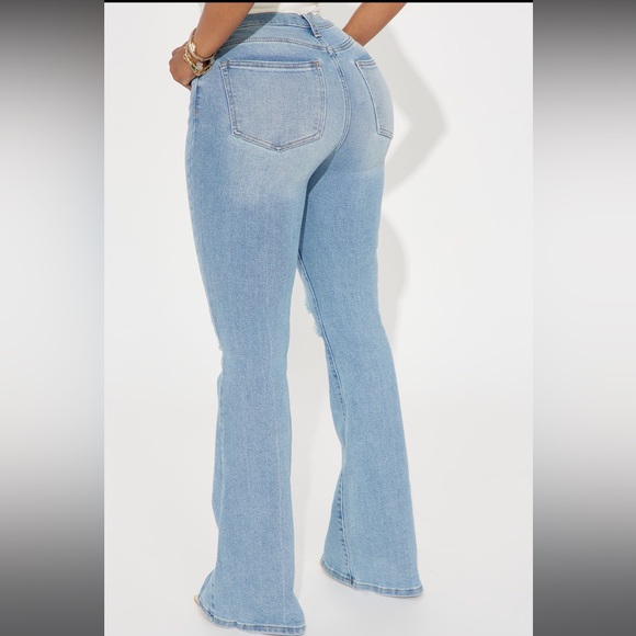Fashion nova flare jean - Picture 2 of 2